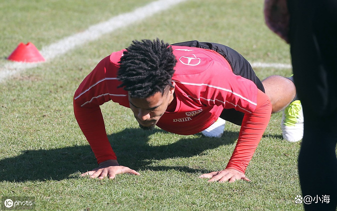 关键时刻法甲焦点战，多特蒙德外线爆发，悬念犹存，年轻球员得到机会