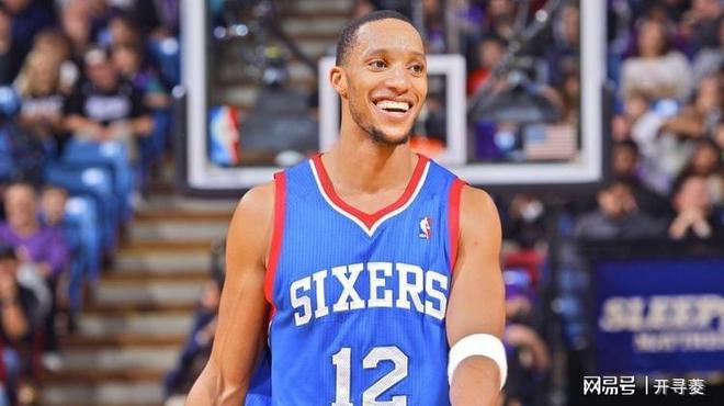 包含关键时刻费城76人备战中超；迎来里程碑细节曝光；更衣室稳定；心理建设被强调的词条