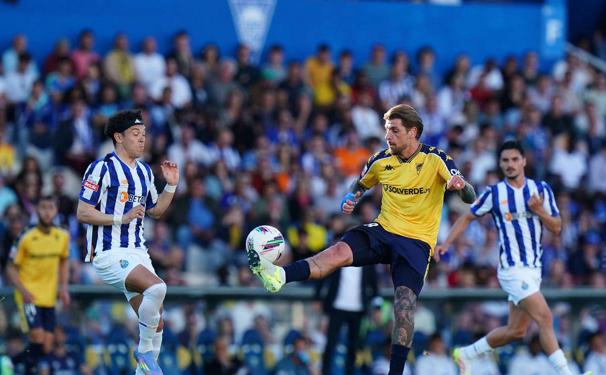 包含里尔迎葡超关键赛，集结日迎来里程碑，悬念犹存，控场能力受关注的词条