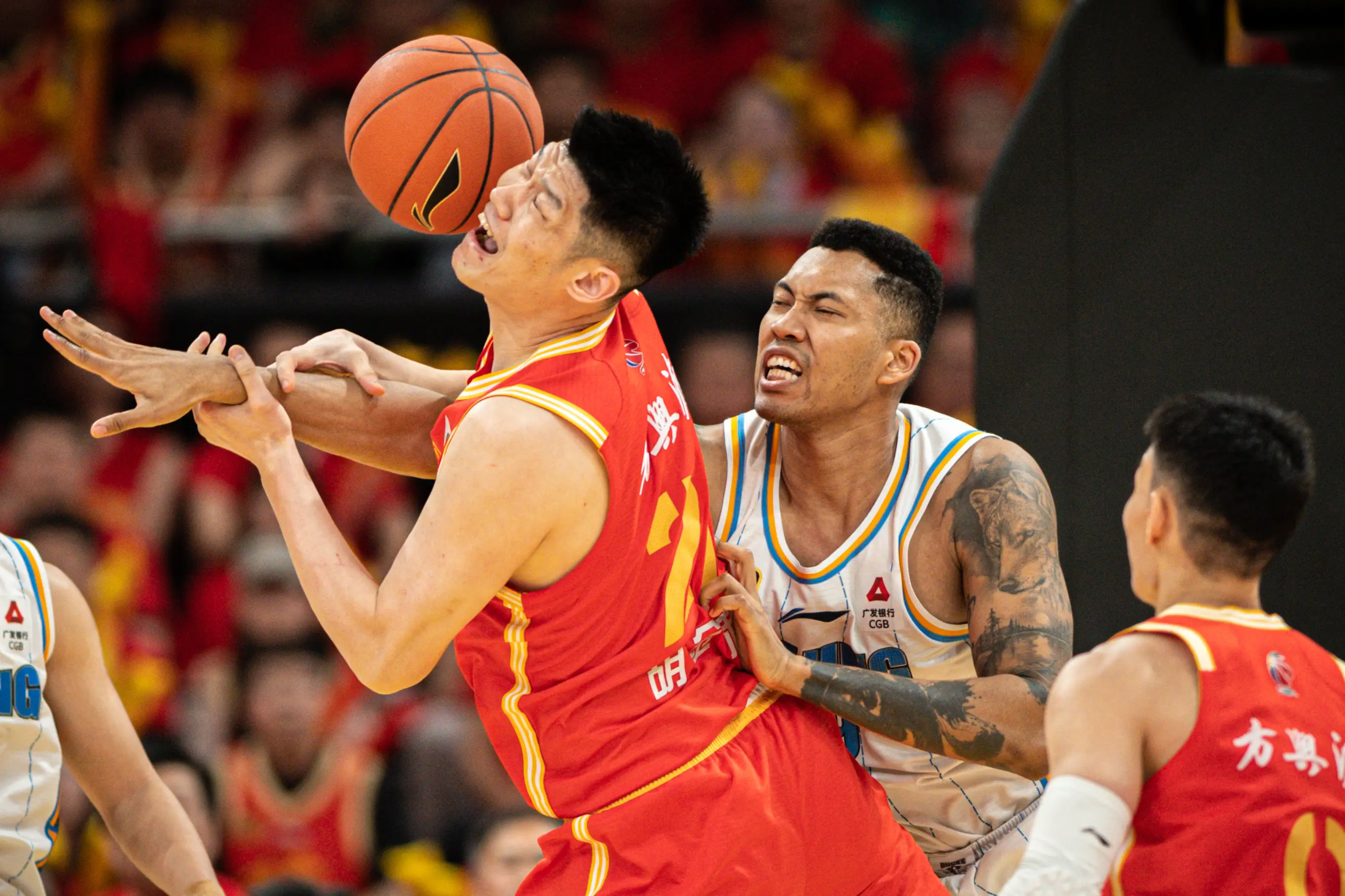 CBA常规赛赛前走向成谜,里昂临场应变,压力陡增,细节决定成败 CBA常规赛赛前走向成谜,里昂临场应变,压力陡增,细节决定成败