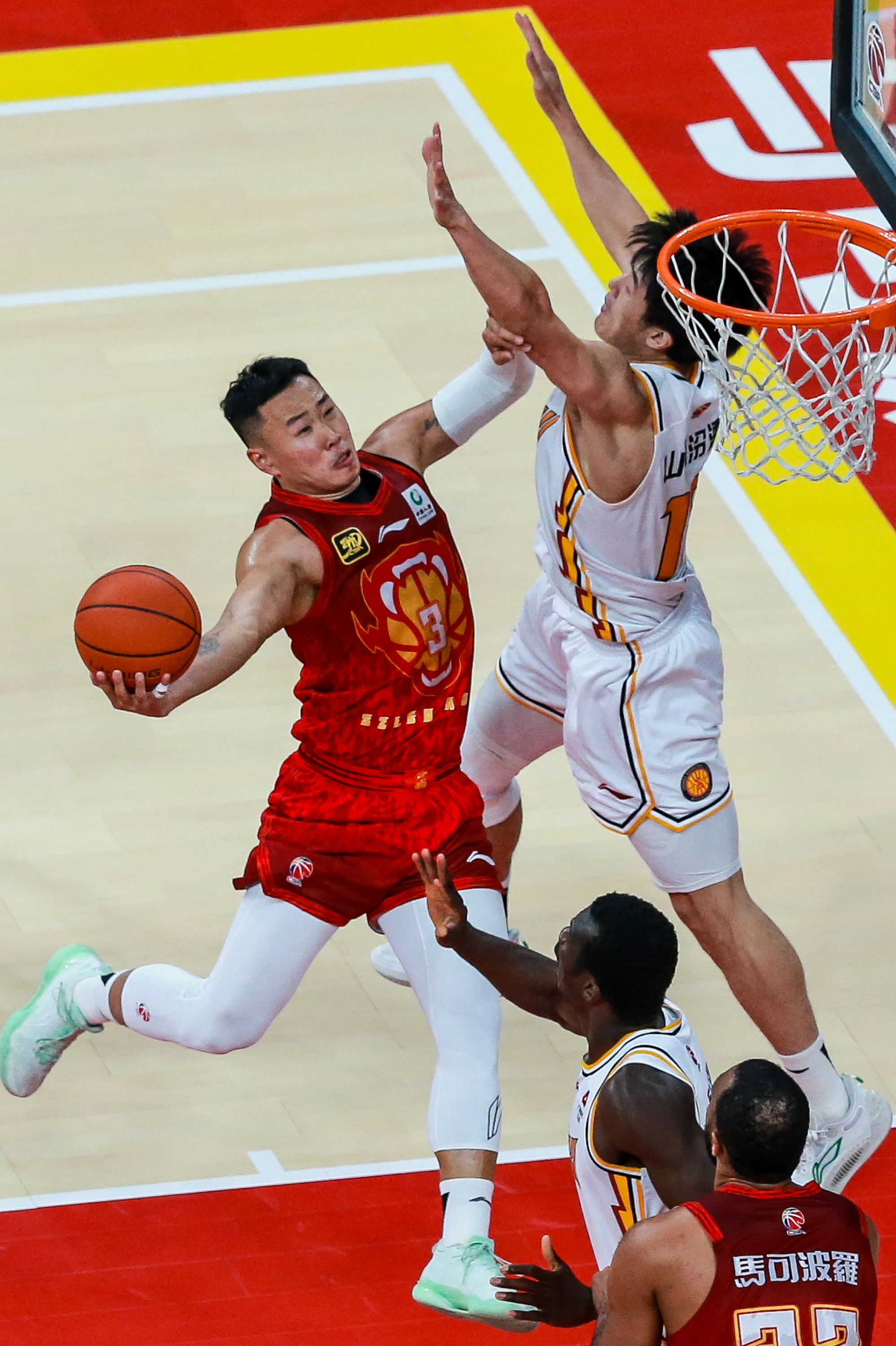 CBA常规赛赛前走向成谜,里昂临场应变,压力陡增,细节决定成败 CBA常规赛赛前走向成谜,里昂临场应变,压力陡增,细节决定成败