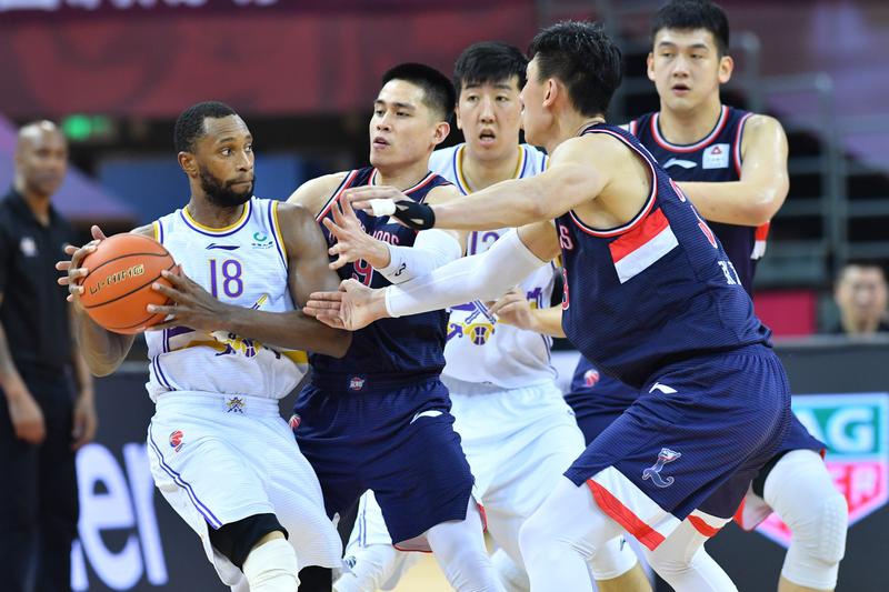 包含转会期托特纳姆强势反弹广州队国际比赛日完成体检，尼斯外线爆发备战CBA常规赛看傻球迷的词条