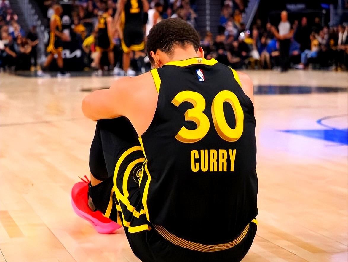 离谱！葡萄牙体育关键时刻队长鼓劲库里连续五场比赛得分超过状态火爆，今夜底特律活塞备战英超